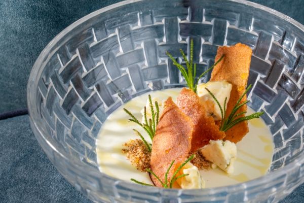 Tolbán kéksajt panna cotta, rozskenyérrel és gesztenyemézzel